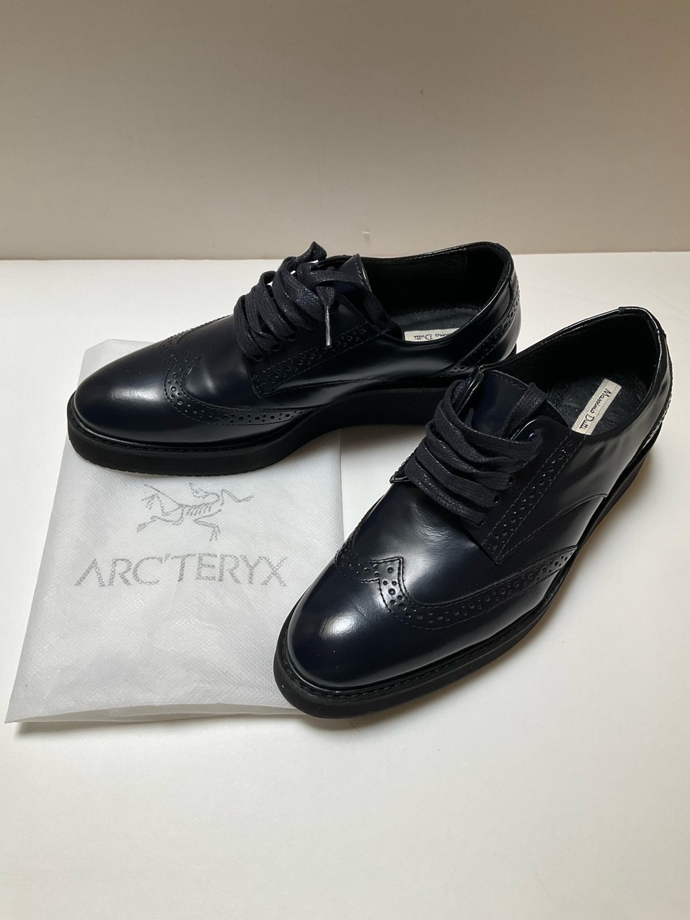 MASSIMO DUTTI leather Navy Blue size 7 (EU 37) (snug fit, 6.5), 1.5” platform
